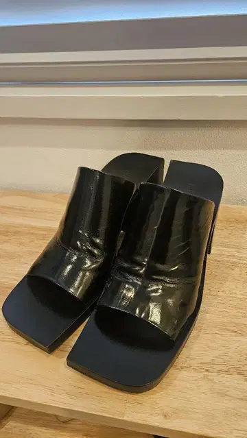 JIL SANDER 질 샌더 블랙 샌들 약 7cm 힐