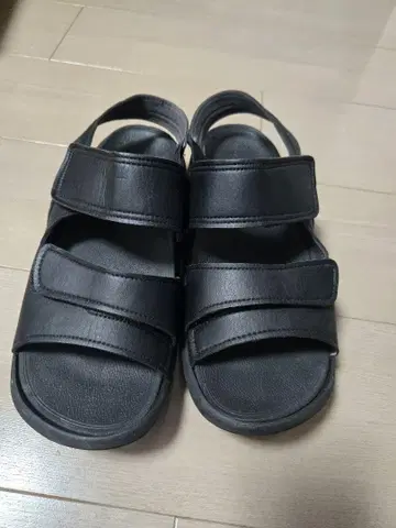 블랙 스트랩 컴포트 샌들