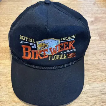 1996 Daytona Bike Week 캡, 야마다 렌 착용