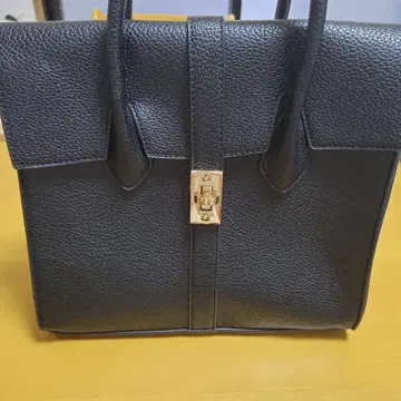 블랙 이탈리아 가죽 숄더백 외부 포켓 부착