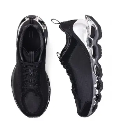 [미사용 새상품]Mizuno 블랙 스니커즈