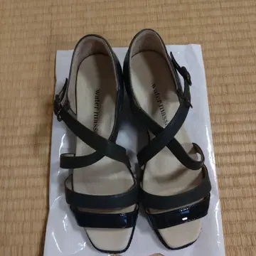 워터 마사지 스트랩 샌들 블랙과 그린