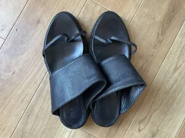 안두무르메스테르 블랙 플립플랍 플랫 힐