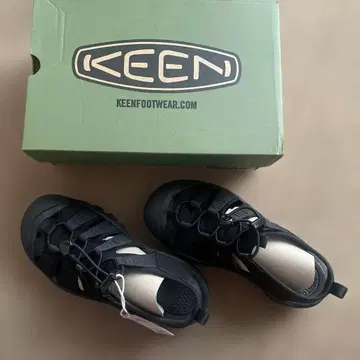 시착만 한 상품 KEEN 뉴포트 H2 샌들 블랙 23.0cm