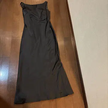 파일 스테이지 블랙 새틴풍 슬리브리스 롱 드레스 36