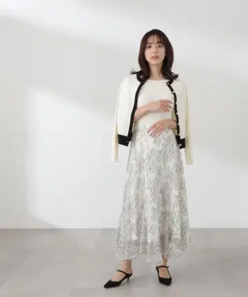 NATURAL BEAUTY BASIC 튤 자수 에스카르고 스커트
