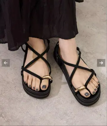 저널 스탠다드 리룸 크로스 스트랩 플랫폼 샌들