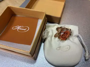 헤렌드 브로치