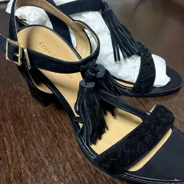 프린지 장식 블랙 스웨이드 샌들 L