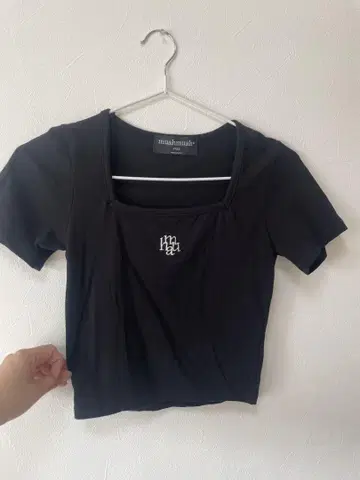 muahmuah 블랙 티셔츠