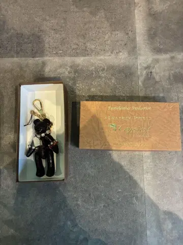 LEATHER JEWELS 베어 키링 참 크로커다일