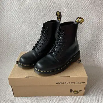 닥터 마틴 1460 블랙 8홀 UK6 (25cm)