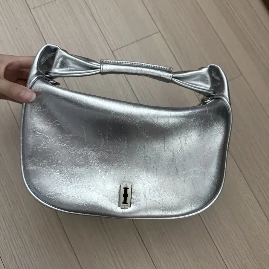 VUNQUE | 正規品/関税送料込み Halfmoon Coconut Mini Tote Halfmoon Coconut Mini Tote (하프문 코코넛 미니 토트) Black