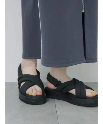 사만다 모스모스 블루 패드 크로스 샌들 블랙 L
