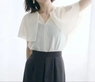 에메르 리파인즈 셔링 스키퍼 블라우스