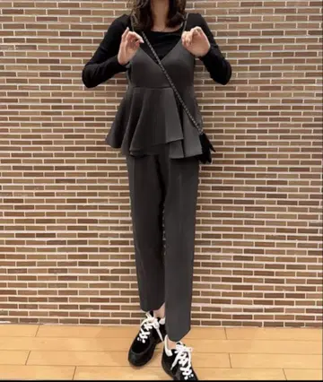 다크 그레이 페플럼 셋업
