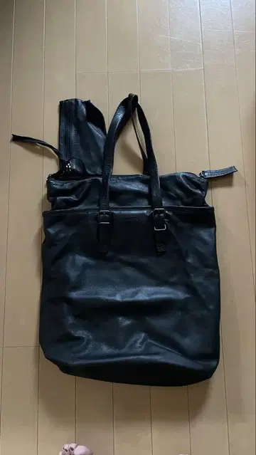 블랙 가죽 토트백 (라코스테)