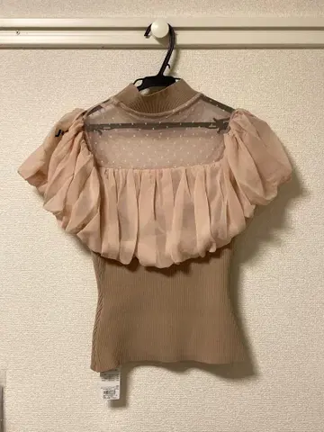 And Couture 도트 튤 오프숄더 풀오버