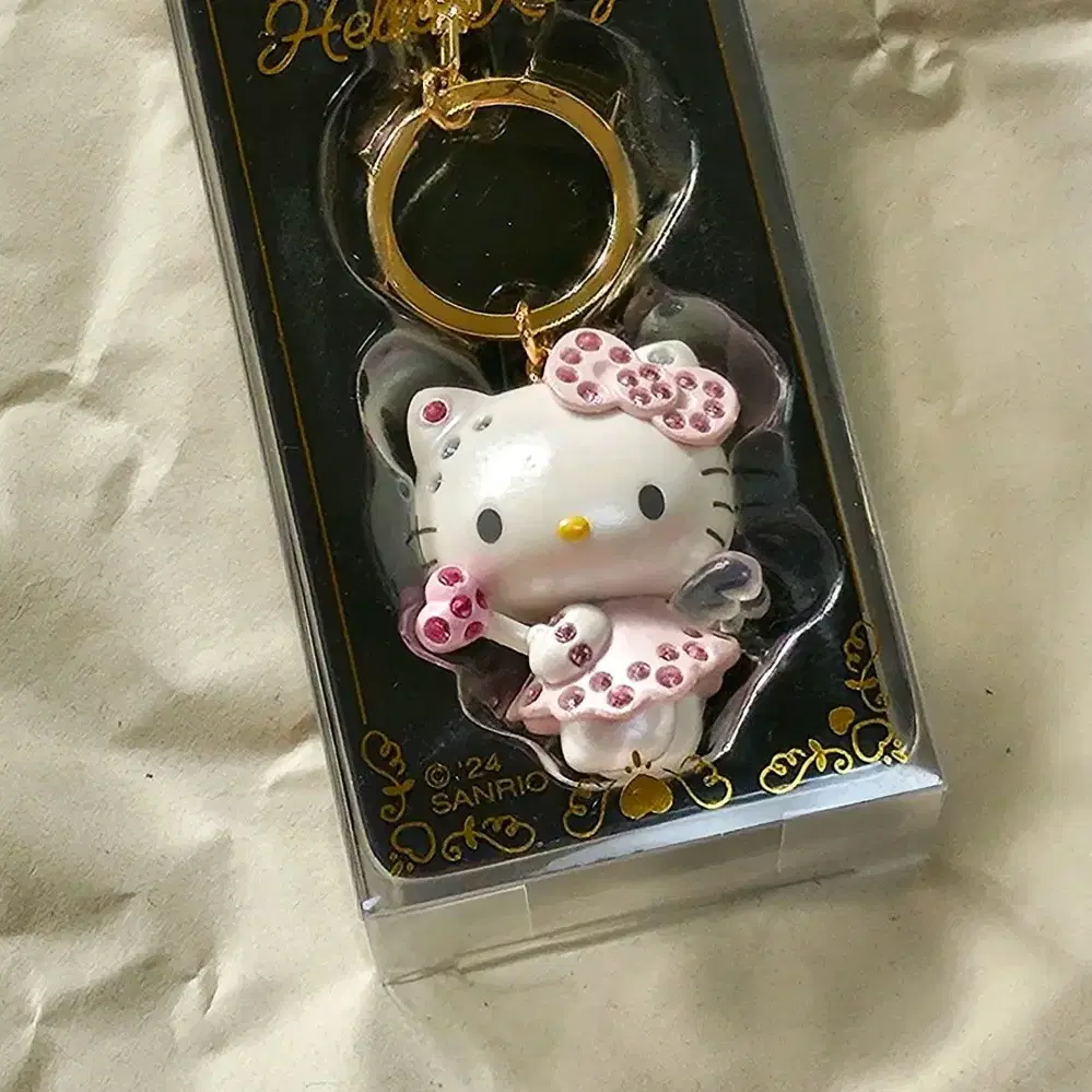 Authentic Japanese) Hello Kitty Angel Cubic Key Holder