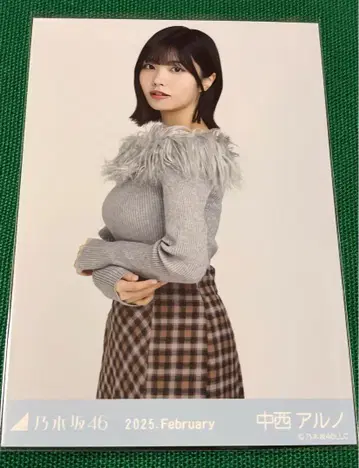 노기자카46 나카니시 아르노 오프숄더 니트 츄