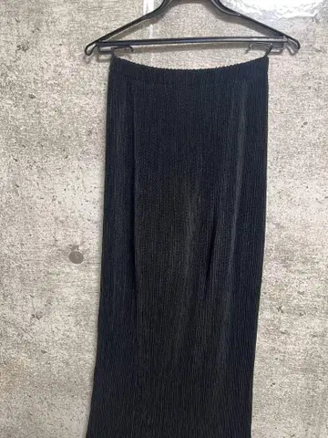 블랙 플리츠 롱 스커트 스페치오