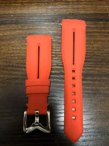 가가 밀라노 고무 벨트 오렌지 크로노그래프 48mm 패네핀 포함
