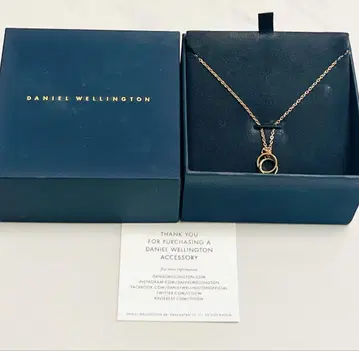 DANIEL WELLINGTON 핑크 골드 목걸이