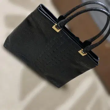 블랙 가죽 엠보 토트백