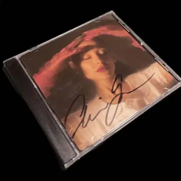 Ariana Grande 친필 사인 포함 CD