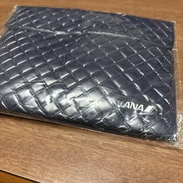 미개봉! ANA 네이비 퀼팅 파우치