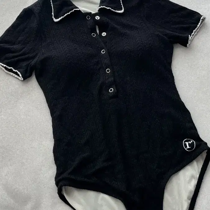 rolarola☆COLLAR BUTTON SWIMSUIT MUSINSA | ROLAROLA COLLAR BUTTON SWIMSUIT BLACK