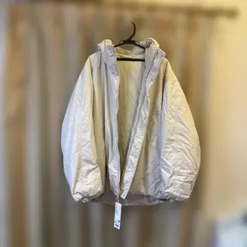 유니클로 U 퍼프 테크 볼륨 후드티