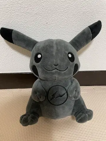 그레이 피카츄 봉제 인형