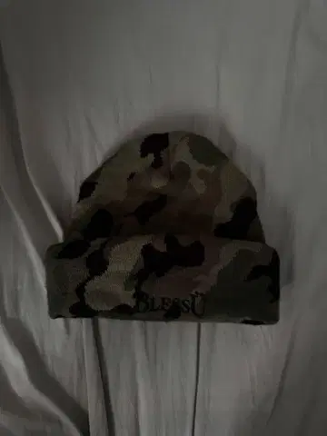 BlessU 카모플라쥬 니트 모자