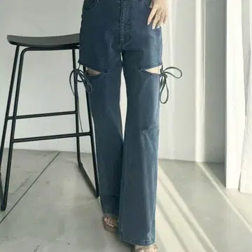 NICE CLAUP 사이드 오픈 리본 플레어 데님