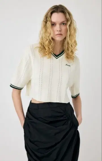 MOUSSY CROPPED KNIT 티셔츠