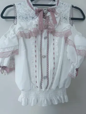 LIZLISA 풍 오픈 숄더 프릴 블라우스