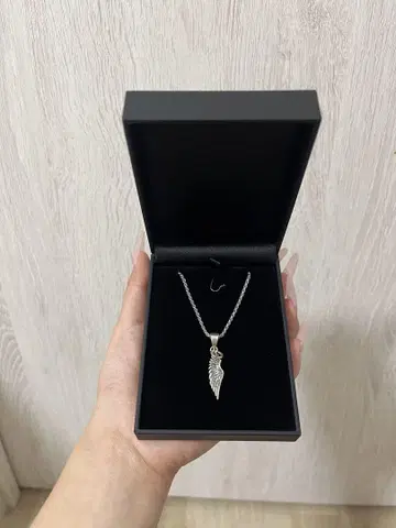 AVALANCHE 실버 깃털 모티브 목걸이