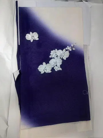 부착형 꽃무늬 자수 보라색과 흰색 그라데이션 새상품급