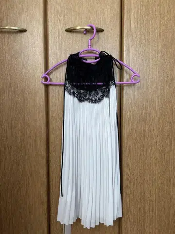 L'UNE 플리츠 미니 톱 레이스 장식