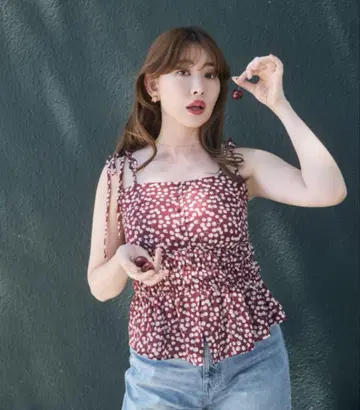 헤르리프토 체리 패턴 스트랩 톱 M