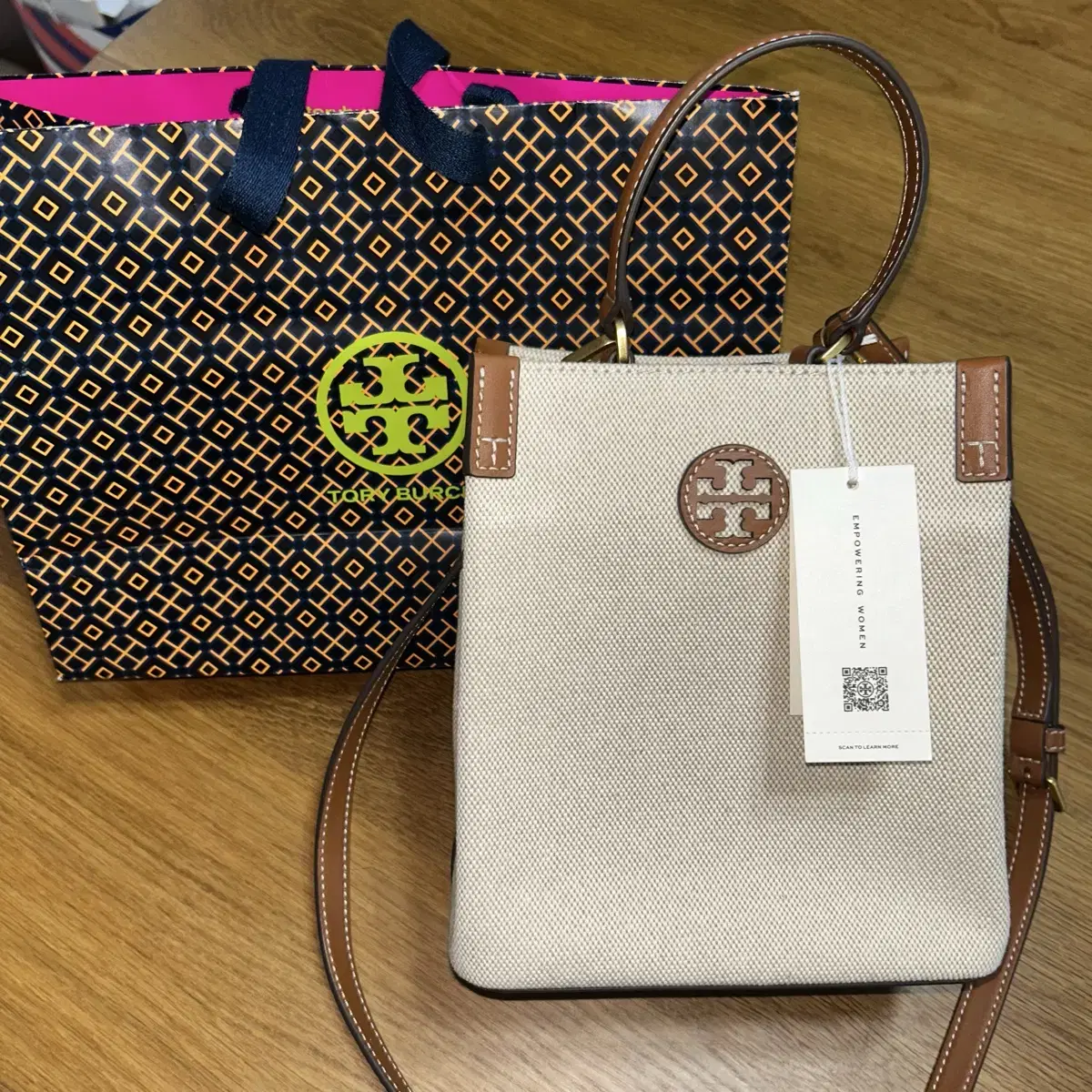 TORY BURCH | 토리버치 Tory Burch Blake Canvas Bucket Tote