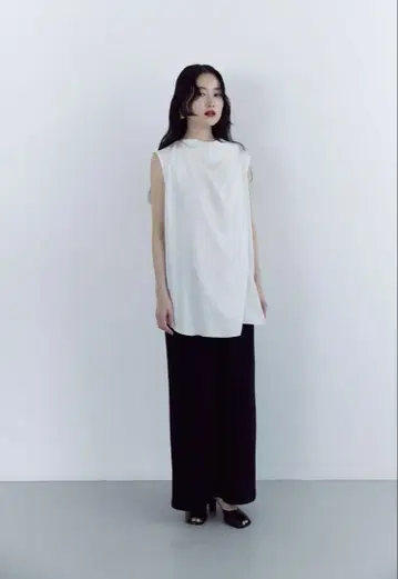 meer. DRAPE LAYERED TOP 화이트