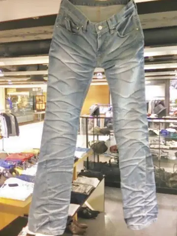 토네이도 마트 쉐이드 페일 카 데님