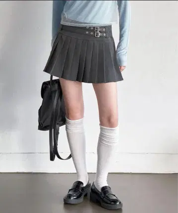 UNE MANSION 더블 벨트 로우라이즈 허리 플리츠 미니 스커트 L