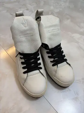 ARMANIJEANS 하이컷 스니커즈 화이트