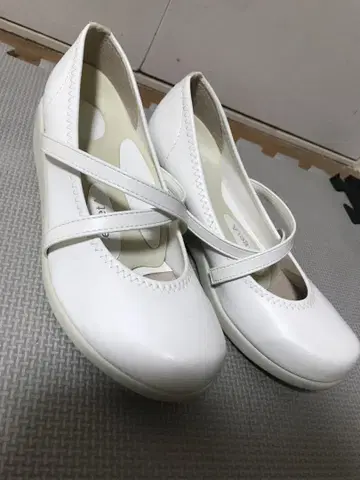 Re:get:A 리게타 화이트 스트랩 웨지 힐 펌프스 화이트
