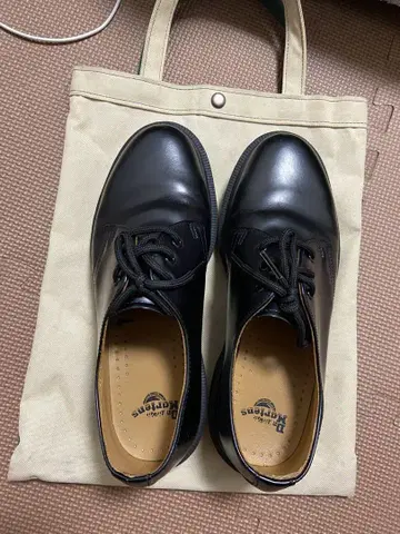 Dr. Martens 블랙
