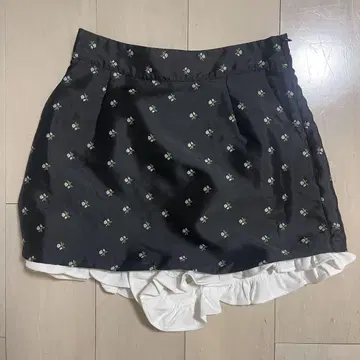 꽃무늬 새틴 미니 스커트 블랙 시스터 제인