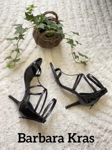 Barbara Kras 하이힐 블랙 패턴트 레더 샌들